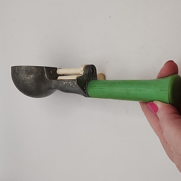 Vintage Ice Cream Scoop with Green Plastic Handle - Picture 3 of 7